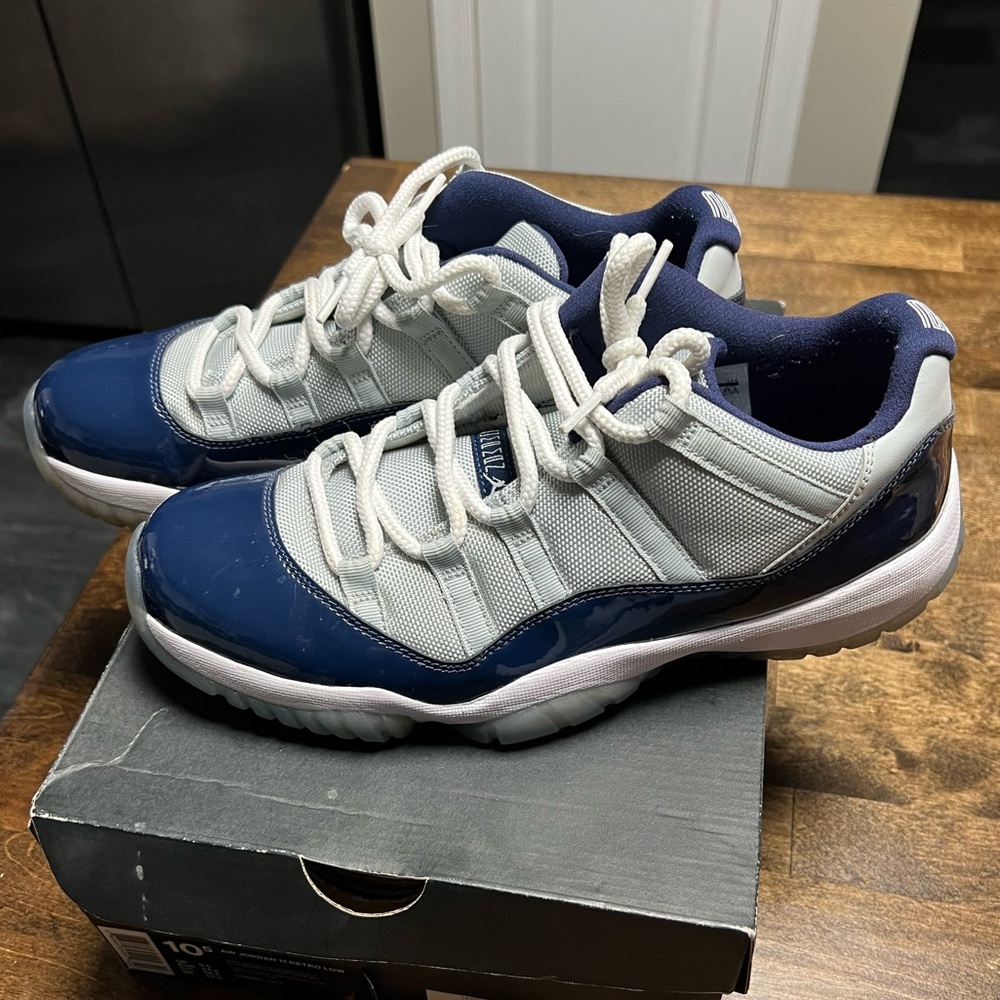 Jordan 11 retro low - Georgetowns.